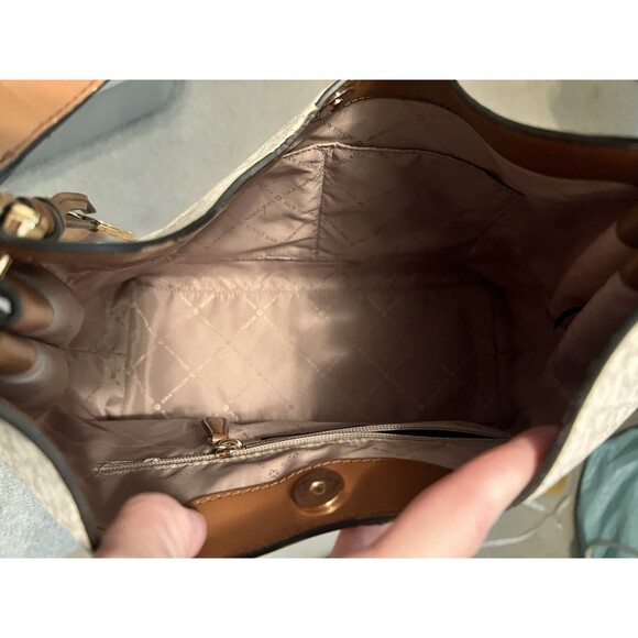 Michael Kors Monogram Shoulder Bag White Large - Picture 13 of 14